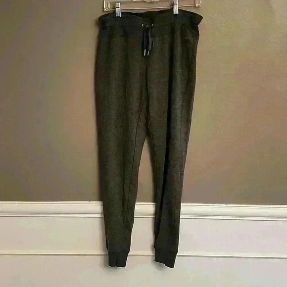 Calvin Klein Joggers - Picture 1 of 10